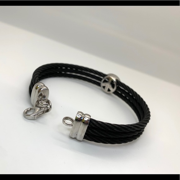 💕HP💕Diamond peace sign bracelet - Picture 6 of 8